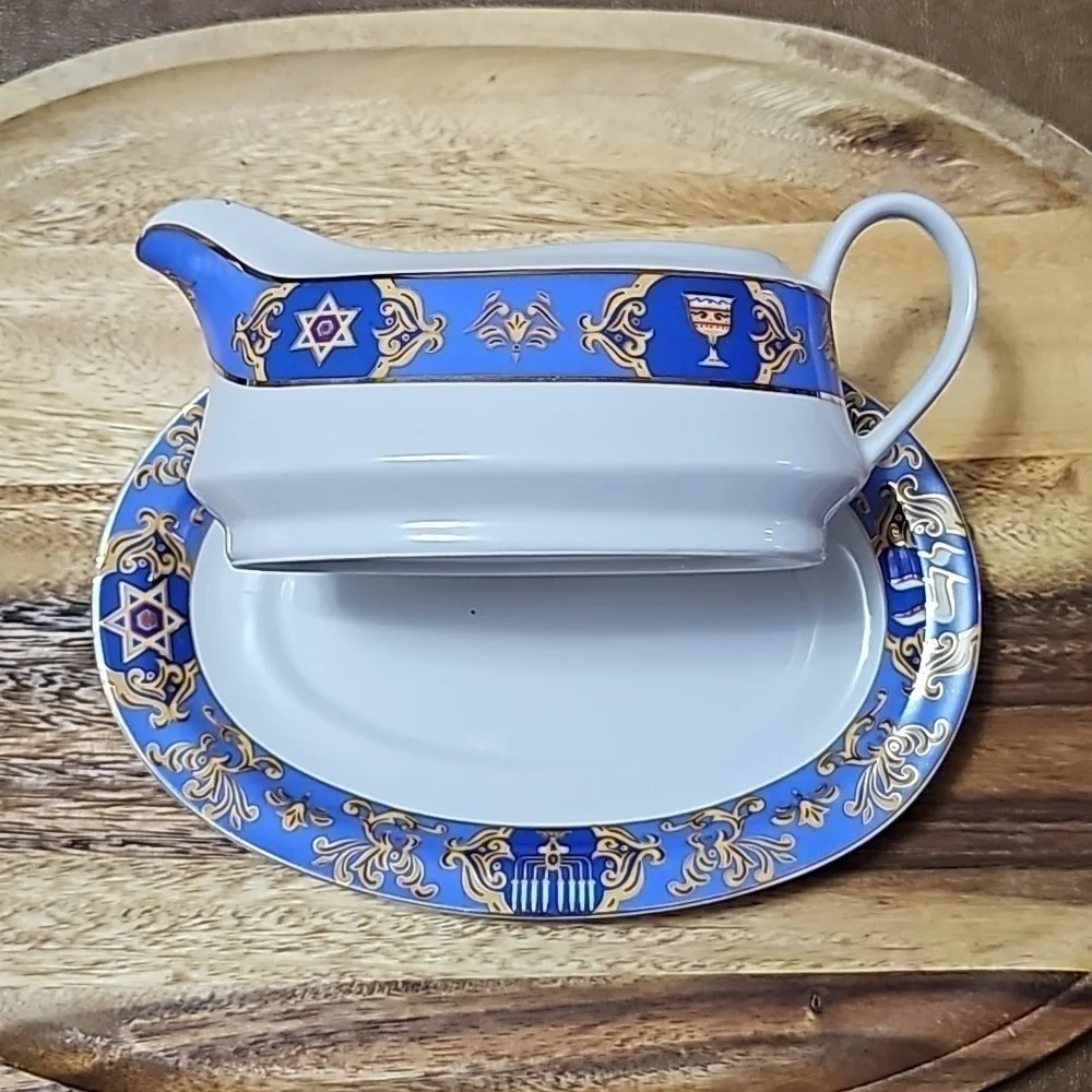 New Celebrations American Atelier Bloomingdale's Judaica Gravy Bowl Under Plate!